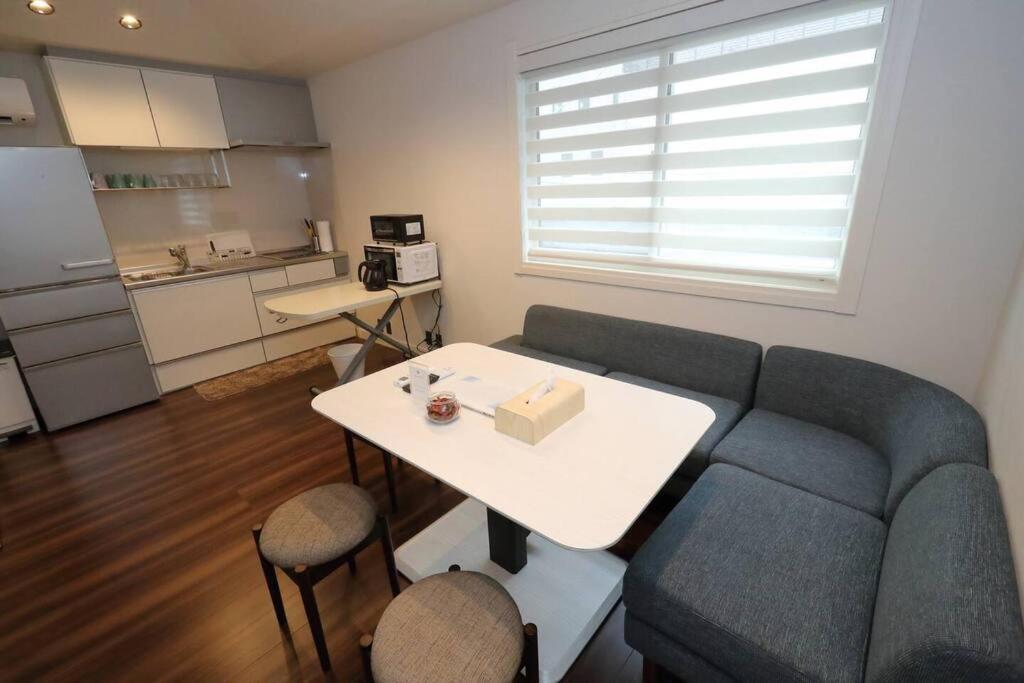 White Crystal Roomb Fukuoka  Bagian luar foto